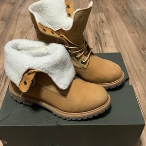 Brand new Women’s timberlands size 8